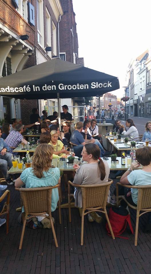 GrootenSlock's tweet photo. Volle bak op het terras inclusief groep met #bbq ! https://t.co/P5Shr8bnho