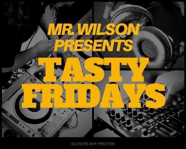 Gloversbar's tweet photo. Start your weekend strong! Selected cocktails 2 for £5 all night!! 🍸🍹🍸🍹 @djmrwilsonuk sorting out the tunes! https://t.co/FTurqATpuc
