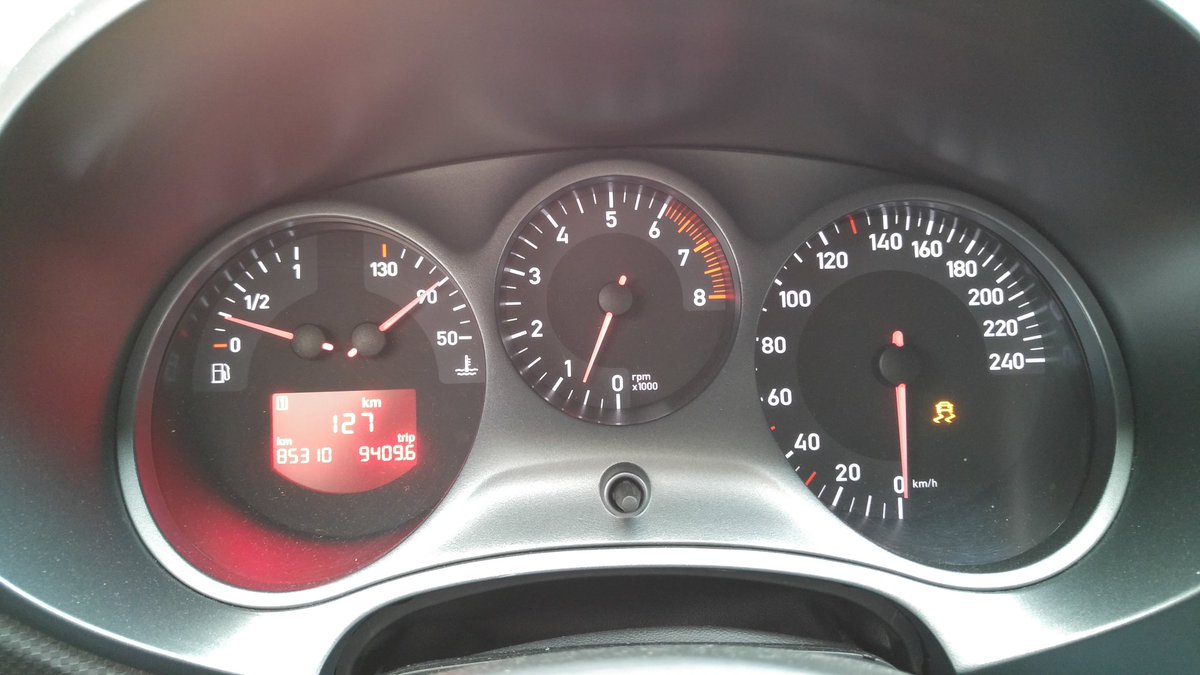 Javichu312's tweet image. Música y Conducciónn...la mejor desconexión😂
#ESPoff #gasafondo #127km #quemandogasolina