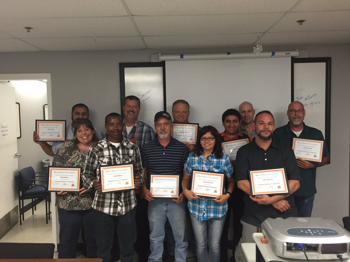 CozyJerry's tweet photo. Congrats #D172 Department Supervisors graduating from DS Fundamentals. Looking forward to your bright futures! https://t.co/cHarQXysVk