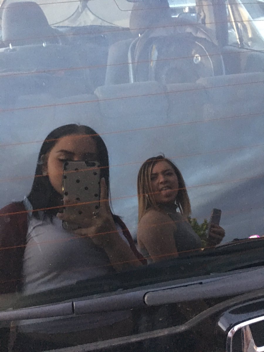 whitjohnson1997's tweet photo. #randomcar 😂💕 https://t.co/wev4LahKUo