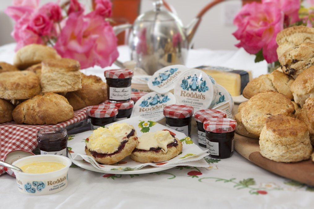 Jam_First's tweet photo. BANG! @brayleino #JamFirstPerfection #JamFirstFireworks #NationalCreamTeaDay #CreamTea12Hour  @CreamTeaSociety https://t.co/PLAsdGcmXK