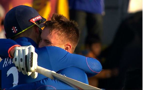 BBCSport's tweet photo. Jason Roy was on 🔥

Watch him reach his century with a six for England. 

https://t.co/RraktBJetT https://t.co/lr7PAWtHfM