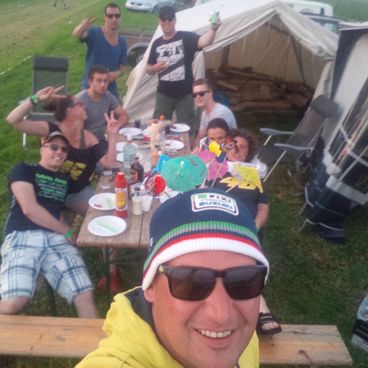 46stefan46's tweet photo. #assen2016 with @patttr , @Manoe82 , @46sandra58_1978 and the rest..... #gameon #gogovalego #yellowarmy https://t.co/2ImiO0oCAZ