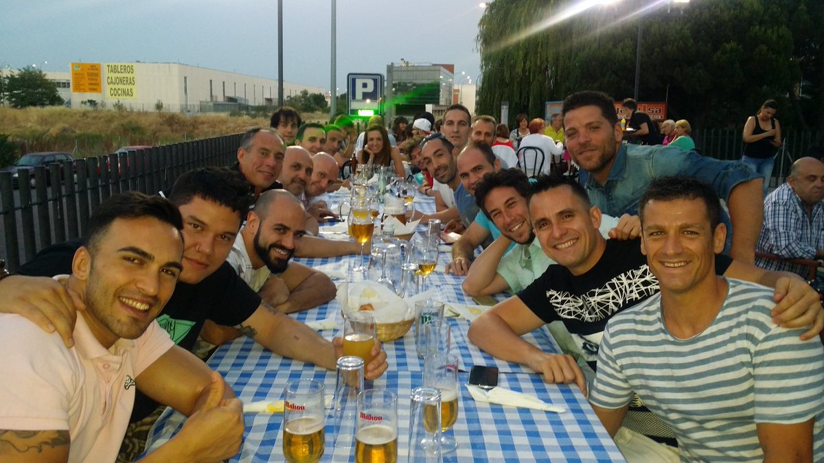 quique600rr's tweet photo. @RunandGoMost fin de temporada de carreras y celebrando las mmp https://t.co/y79JxoJzDP