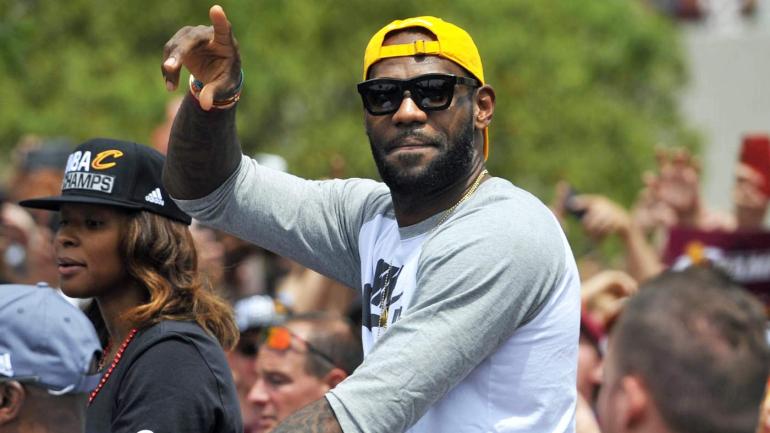 Q4BBALL's tweet photo. Report: LeBron James won't play for USA Basketball's 2016 Olympic team https://t.co/BSDv20B5iA #LEBRONJAMES https://t.co/X4m1yhij7b