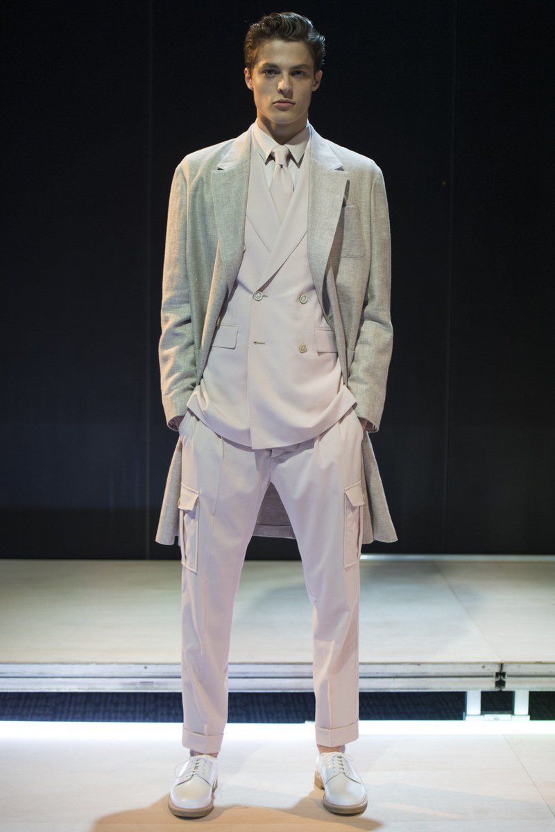 SwishModels's tweet image. RUNWAY // @Brodie_scott21 for @CERRUTI1881 Spring/Summer 2017 presentation at #PFW. #swishmodels #brodiescott