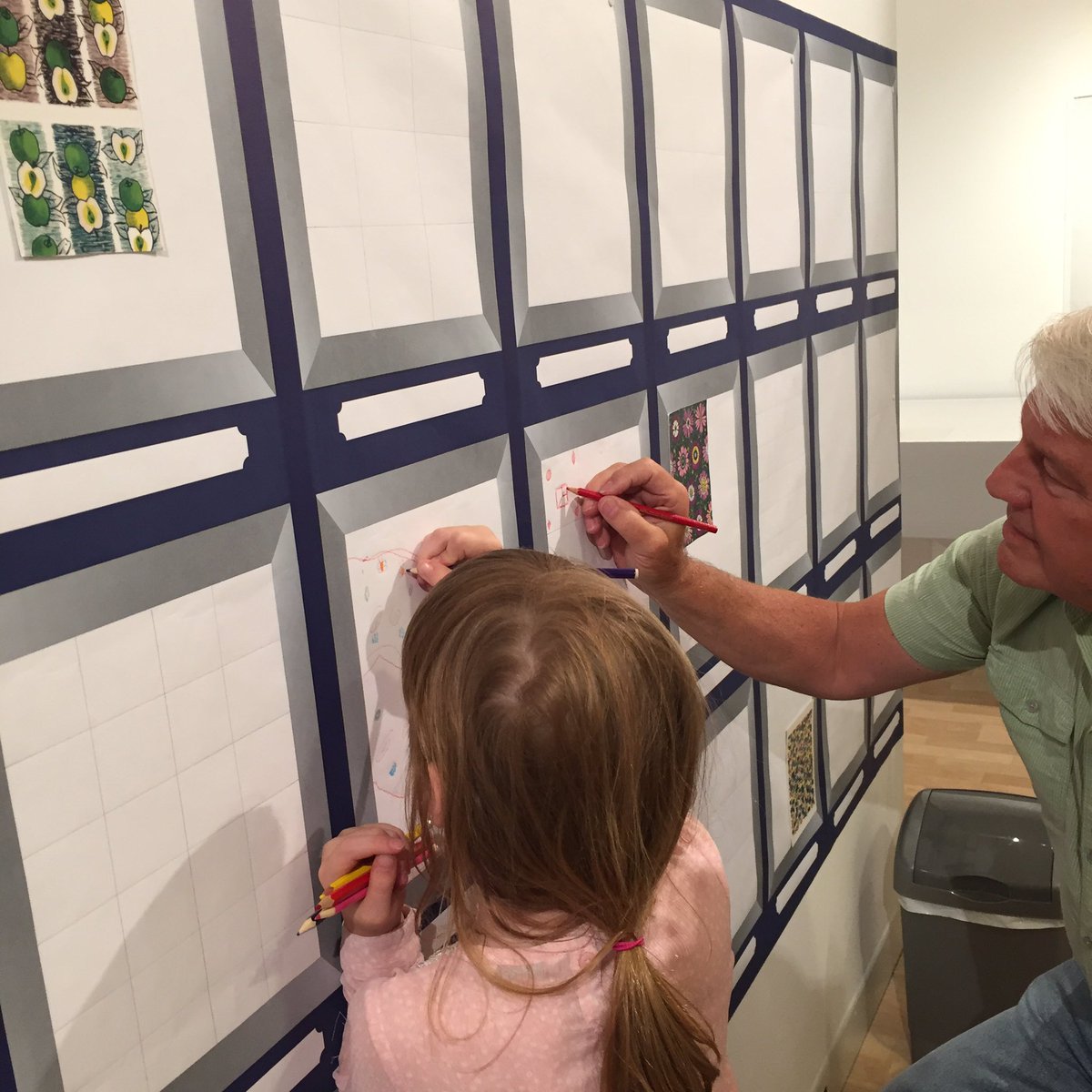 JessicaHartsho5's tweet image. Fantastic exhib preview, with lots of mini artists @RugbyGallery @The_Big_Draw  @kidsinmuseums #funwithpatterns