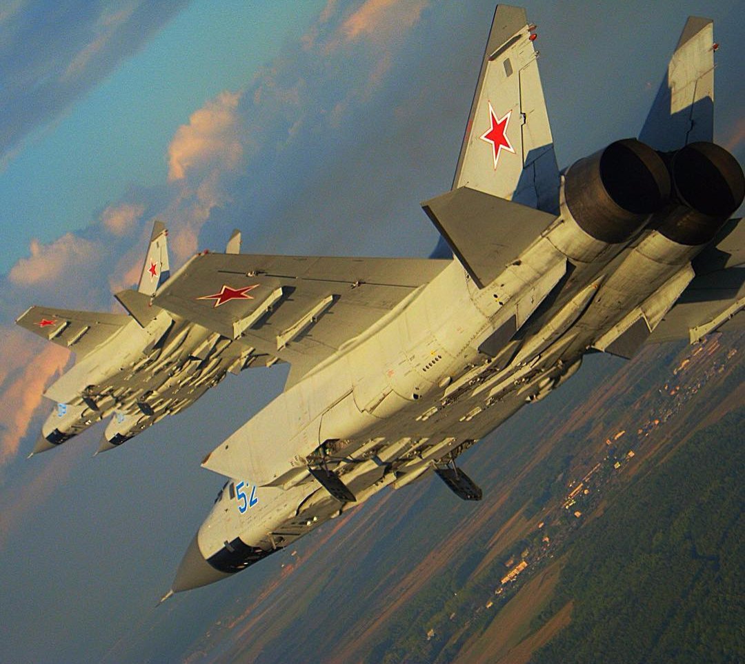 المقاتله الاعتراضيه المشهوره MIG-31  ClvjEW4XIAQkO9F