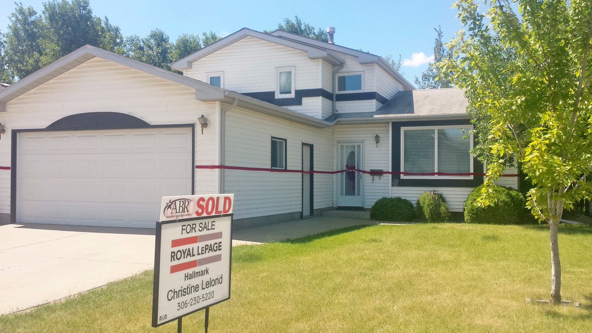 ChristineLelond's tweet image. Congrats to my newest VIPs Esther &amp;amp; David on your 1st home! #ABRSOLD #saskatoonrealestate  christinelelond.com