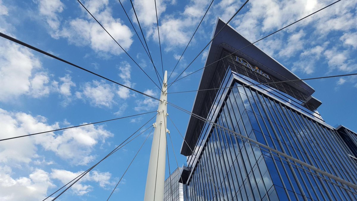 MovingMediaApp's tweet image. Sometimes it's nice to take a minute, look up and enjoy the nice summer day! #movingmedia moving.media/images/6099