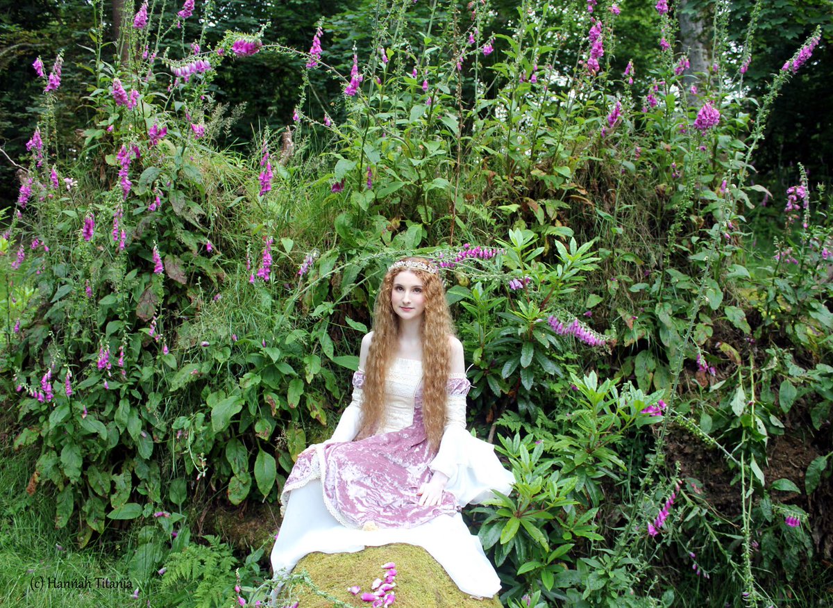 HannahTitania's tweet photo. Wherever you are in the world, I hope you are either having, or have already had, a magical Midsummer's Day! https://t.co/uqw1FeMqHa