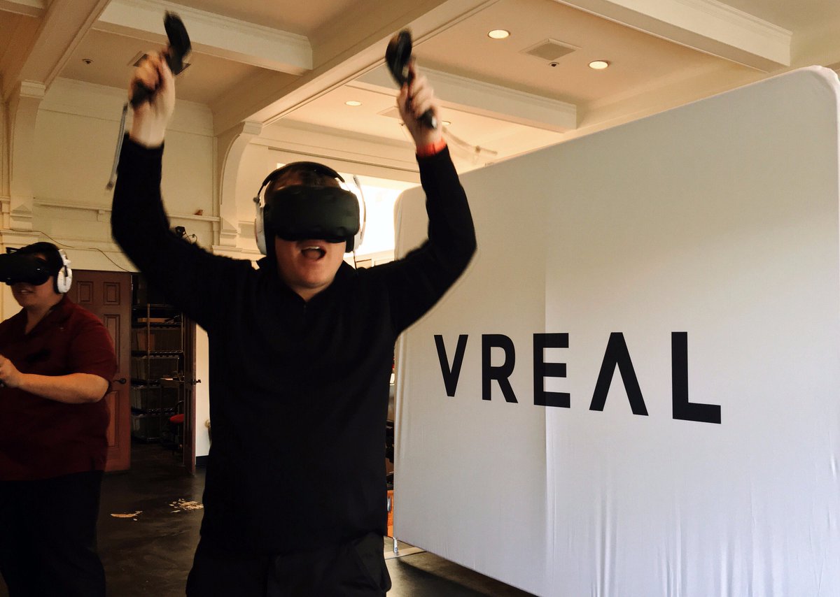 VREALofficial's tweet image. Raising the roof in #VREAL w/ @Scobleizer is one of our new favorite things. Thanks for coming, Robert! #VR #HTCvive