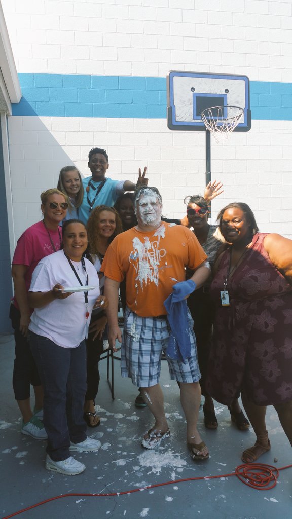 teamej2016's tweet photo. #teamej #hetook10piestothefacefortheteam #raising$forveterans #attlife https://t.co/b08lFYExzd