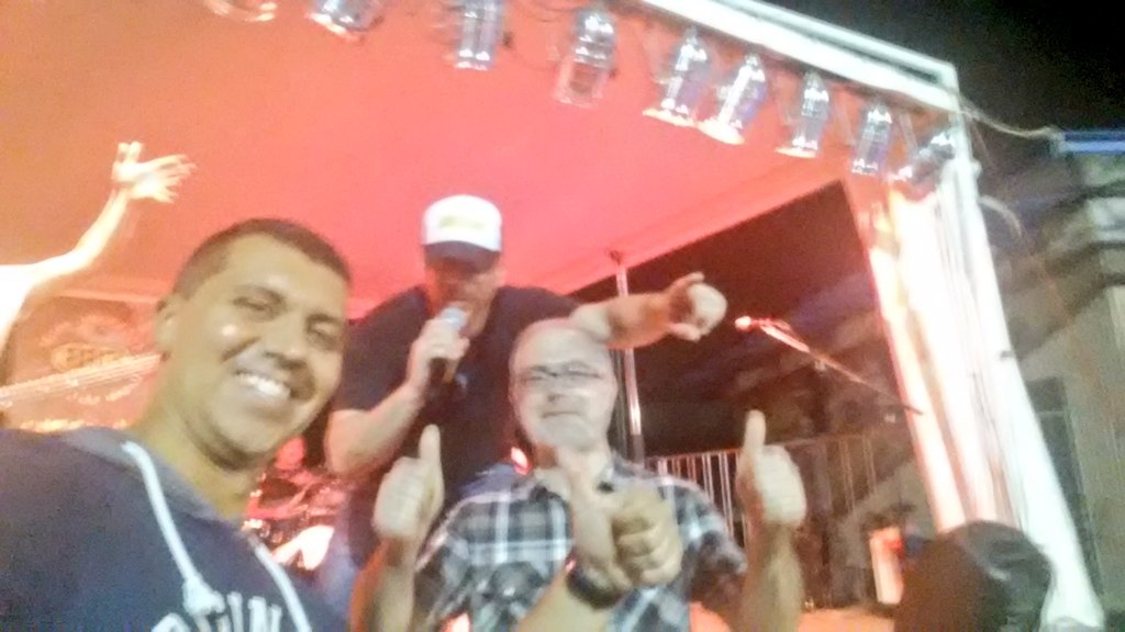 AfterEight0nair's tweet photo. Stasera al concerto dei #MegaMax con il grande #StefanoGuizzo! #AfterEightOnAir #MaCheWeekEndHai #LuceCheEntra https://t.co/oviekBnKOh