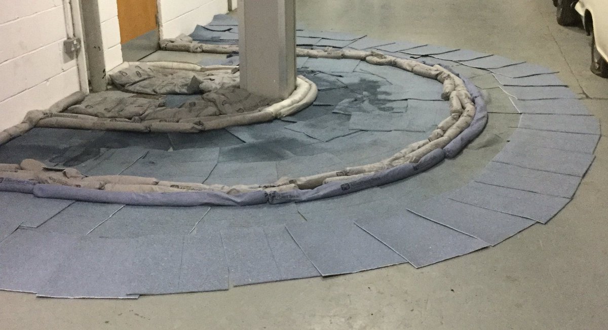 robinsoncalver's tweet image. Artistic flood defences going on @MuseumofLondon with @pyramidgypsy @RoyStephenson #raindrain #emergencyplanning