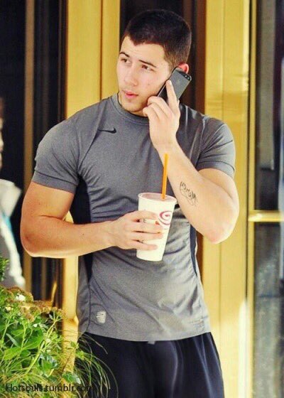 JackGiIsky's tweet photo. Y si me cambio a Nick Jonas? https://t.co/m3ieiCRNH1