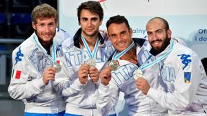 poliziadistato's tweet photo. #Fiammeoro #Europei #Torun2016 argento #ElisaDiFrancisca #AliceVolpi team fioretto e #AndreaSantarelli squadra spada https://t.co/zqHQTMldum