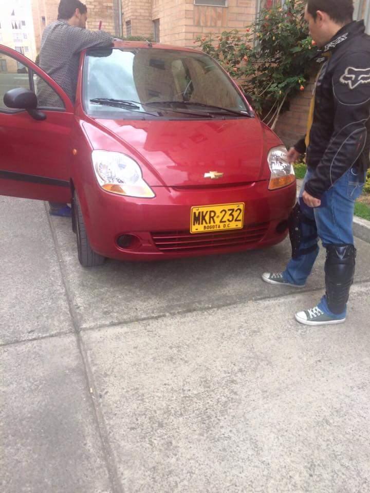 materile_lirelo's tweet photo. robaron vehiculo de una amiga, ayer en horas de la noche,  es un spark modelo 2013, placas mkr 232 @Laura_Fer_Parra https://t.co/PGtnHMGpjB