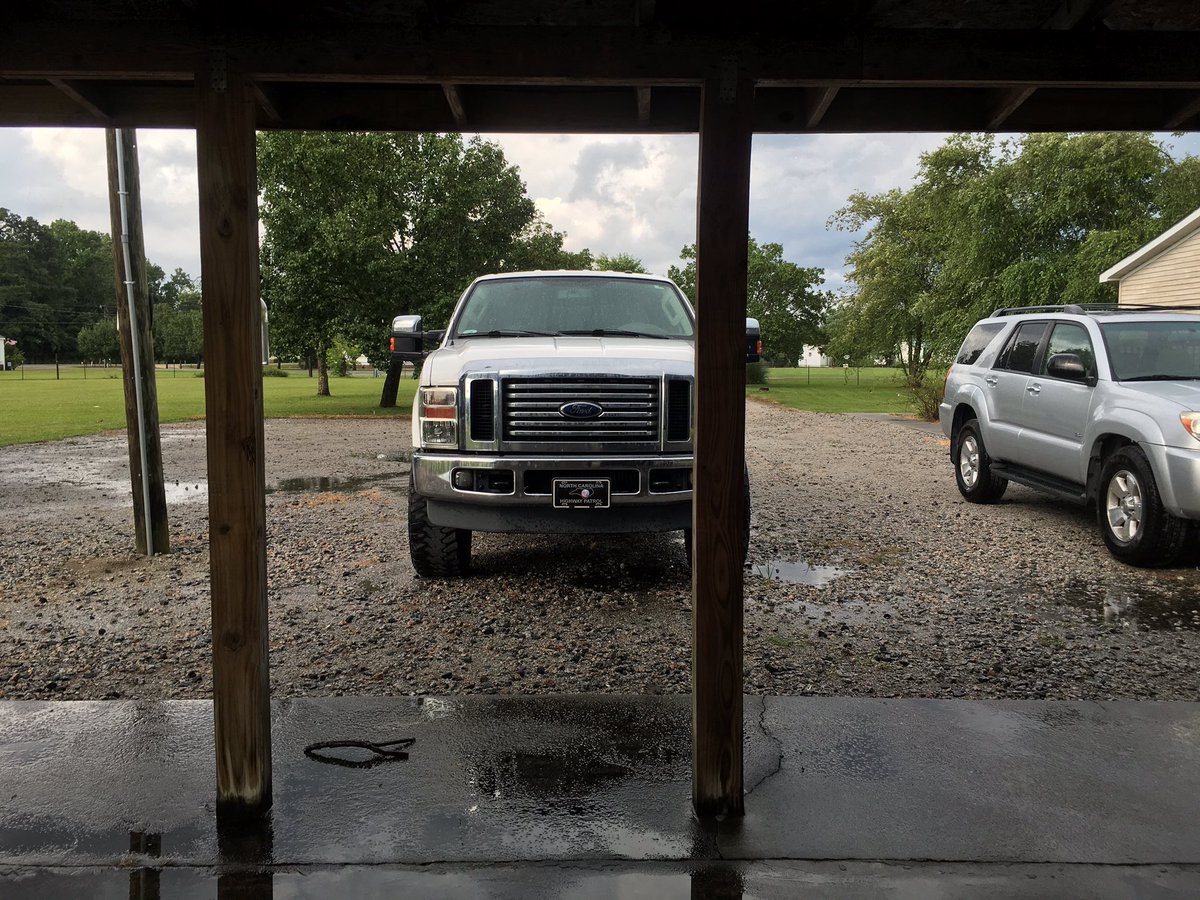 fenceman69's tweet photo. Sitting here enjoying this #stormpassing with a lil @coltford and @JasonAldean #drivingaroundsong playing! https://t.co/IB0HlTm6SN