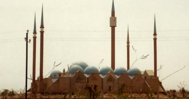BeaconPressBks's tweet photo. .@beingboth's 3 joyous yrs in Senegal altered the way she sees #Islam & the world #interfaih https://t.co/J5cb5i8sIc https://t.co/KSwHnufI09