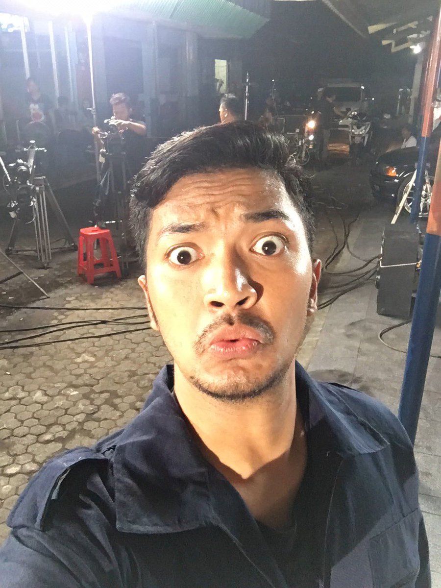 masih di lokasi shooting , inshaAllah saya akan tetap ikutan DANGDUT ACADEMY ASIA 2 , mohon doanya yah semua 😊