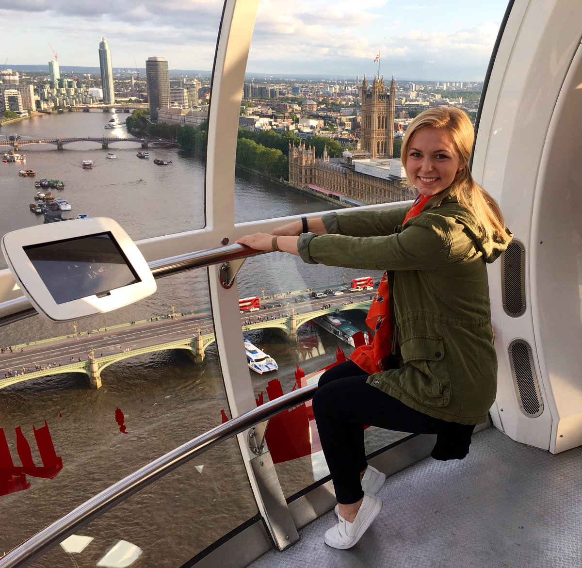 emmaprothro's tweet photo. Look what's shakin' across the pond #london #purebareeinthewild @Pure_Barre @PB_Addison https://t.co/Nu8EcaKoM5