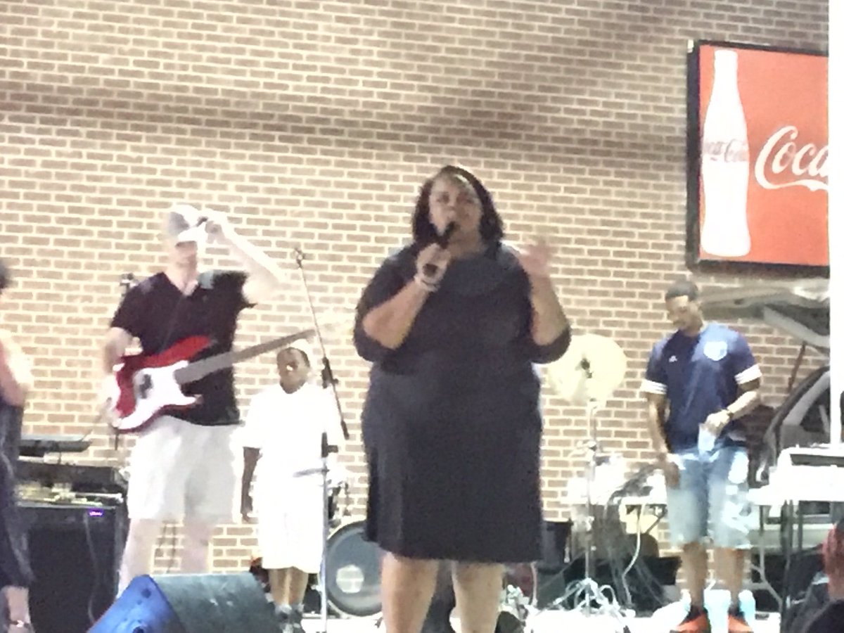 FreshTouchPub's tweet photo. Love seeing @tamisawyer get on stage to say a few words in her district at the #PrivilegedMusicFest. #Tami4TN https://t.co/w2fP3FLEct