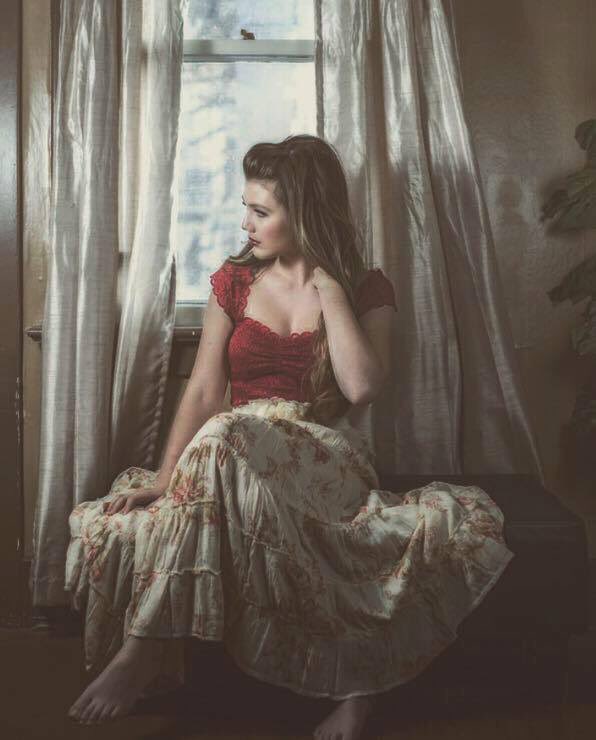 SIAshowcase's tweet photo. Meet 2016 #SIAshowcase artist... @maddisonkrebs https://t.co/YDHceDGfWX