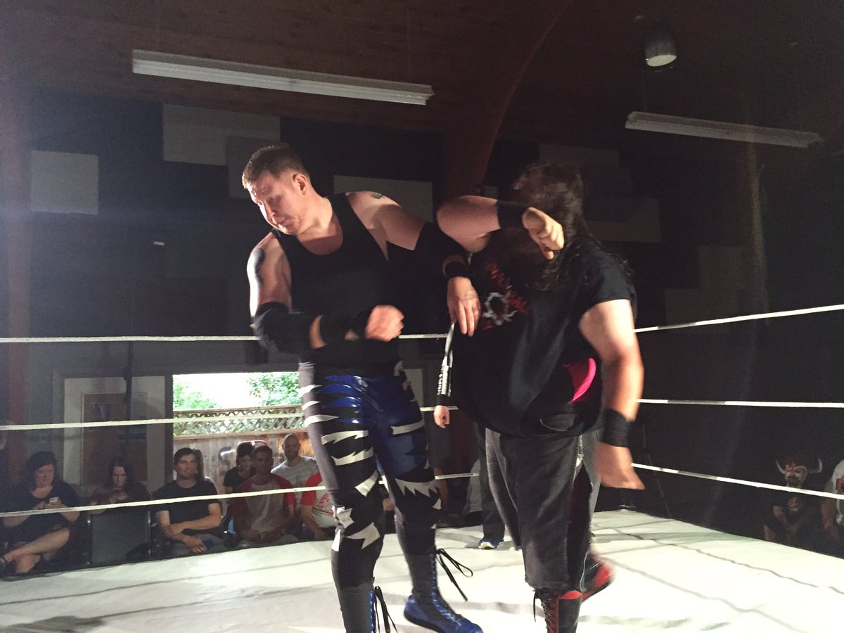 _GuyInSuit's tweet photo. Cannonball Kelly and Jacob Creed have come to blows in their match at @HIWCanada #YXE https://t.co/owiQZNKuEB
