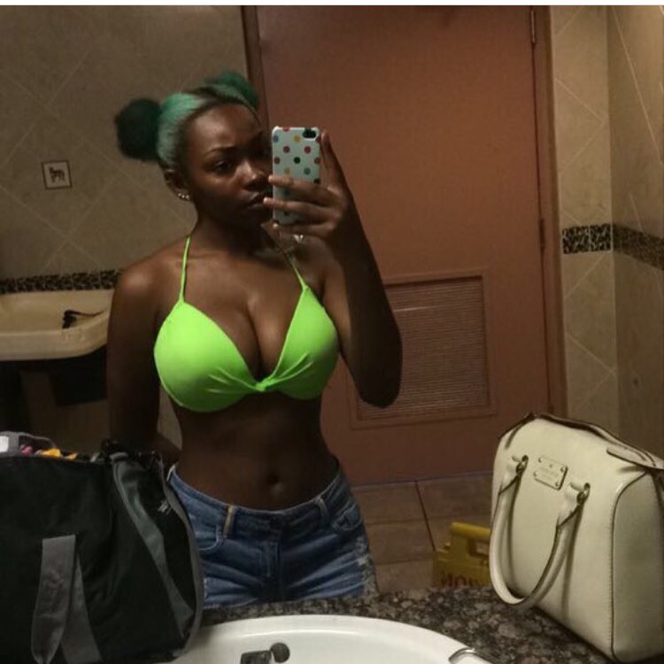 Rhainaa_'s tweet image. finally something i can participate in #bigtittiesbreaktheinternet