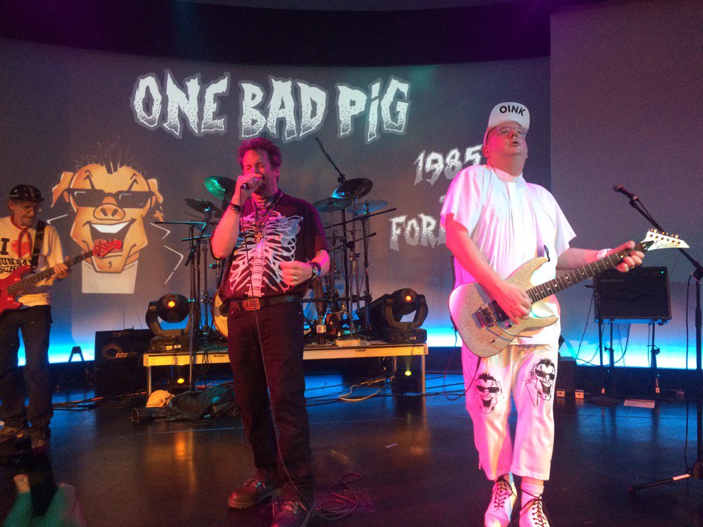 Dooglar's tweet photo. #onebadpig covering the 77s https://t.co/Tso9Jq2tNY