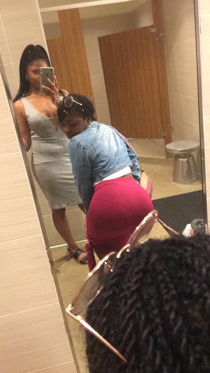 _txara_'s tweet image. Mannn😋😊#fatassesbreaktheinternet