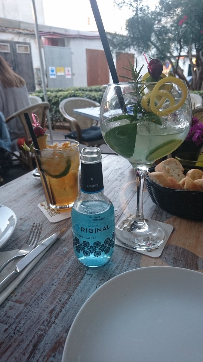 ___//\/\/ tweet media