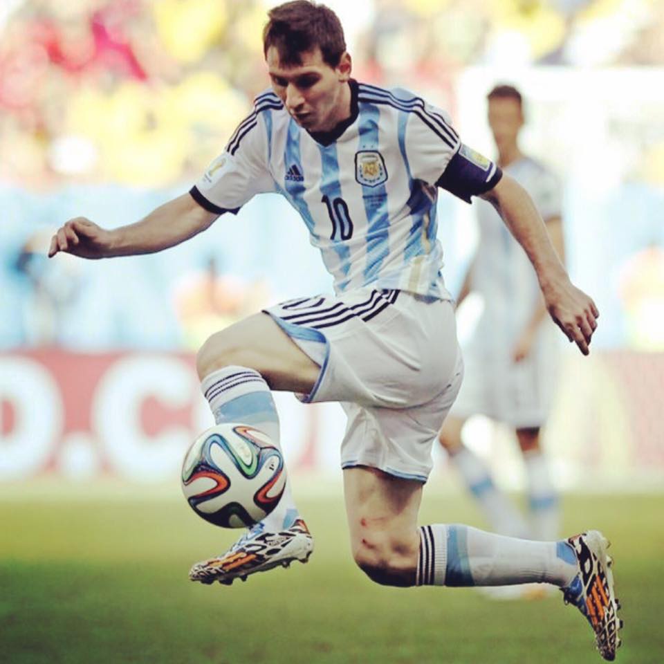 PaatoBarrio's tweet photo. "GANAS DE MIRAR", para #LionelMessi10: https://t.co/Xso1iojT8M... ¡Feliz cumpleaños, Barba Roja! https://t.co/YMHpM0ZfSy