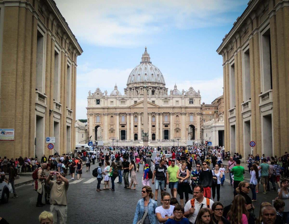 PeterJTanous's tweet photo. #Summer is here! That means busy crowds in #Vaticancity. RT if you've already visited the #vaticano! #SecretofFatima https://t.co/JZVQLoTSxt