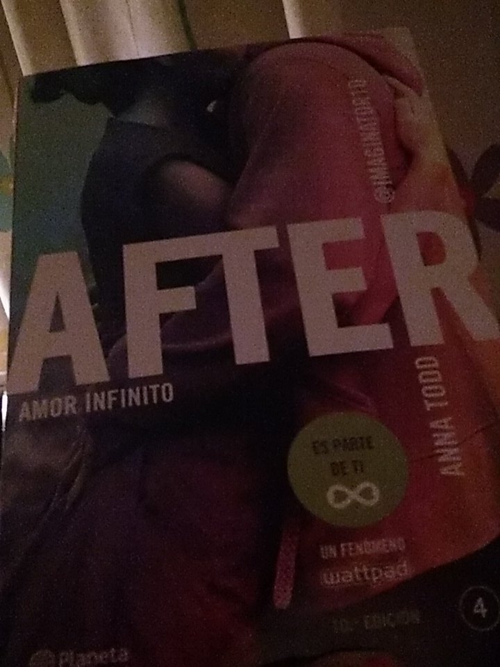 FerrerKiss's tweet photo. Hoy acabo la mejor saga de libros,una historia que ha hecho que me pase horas y dias leyendo #soyafteriana https://t.co/oMb1se2Tu1