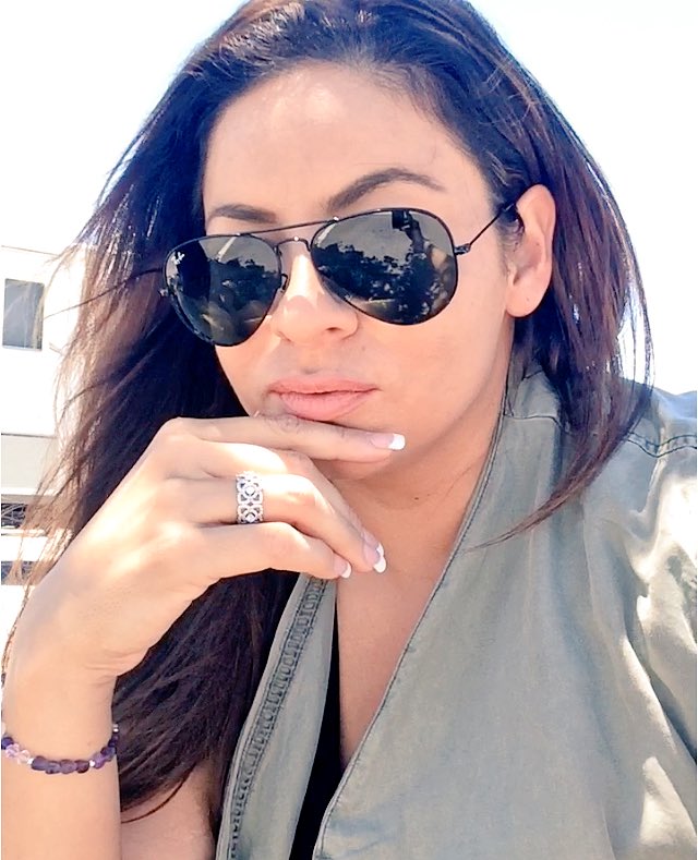 MariaLeal322's tweet photo. ✨✌🏼️🙃Feeling this Hot summer Day!🎵🌟💞 https://t.co/mk4cXQu1vC