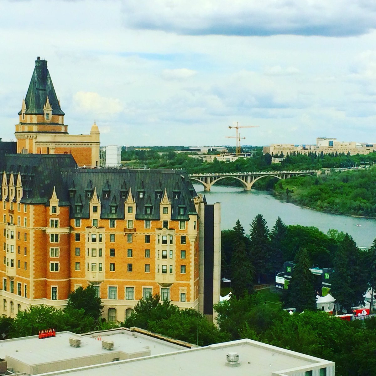 BRBusby's tweet image. Excited for tonight. So ready. @saskjazz @MsLaurynHill #DoNotRain #jazz #Saskatchewan #bessgardens