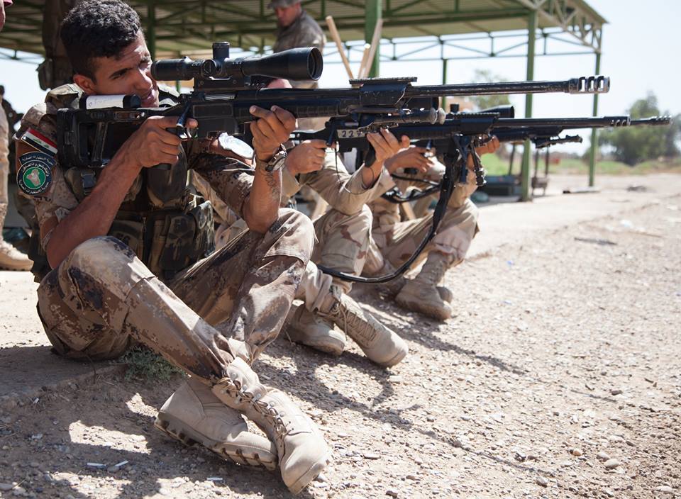 تدريبات الجيش العراقي الجديده على يد المستشارين الامريكان  - صفحة 4 ClwF_U8WQAAQn14