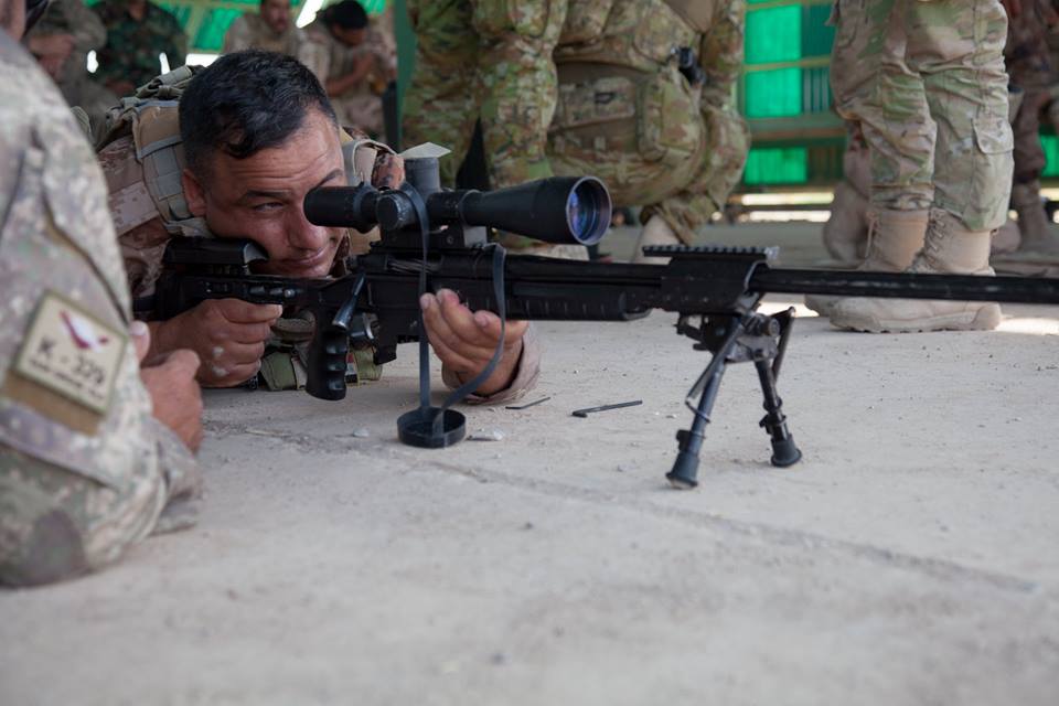 تدريبات الجيش العراقي الجديده على يد المستشارين الامريكان  - صفحة 4 ClwF_UbWgAAN6ZK