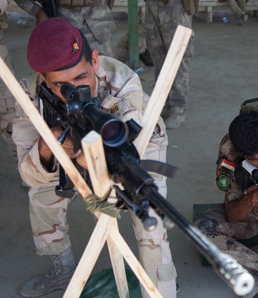 تدريبات الجيش العراقي الجديده على يد المستشارين الامريكان  - صفحة 4 ClwF_UsWYAAgyUn