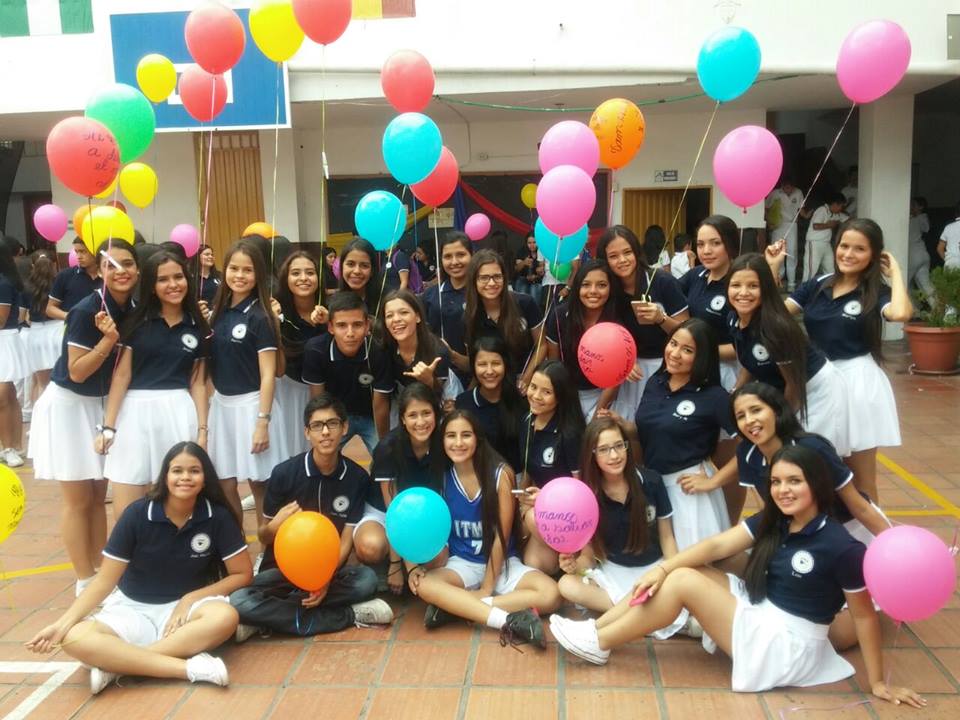 Irispedraza1's tweet photo. 🔜 🎓 https://t.co/DUo8D6g80D