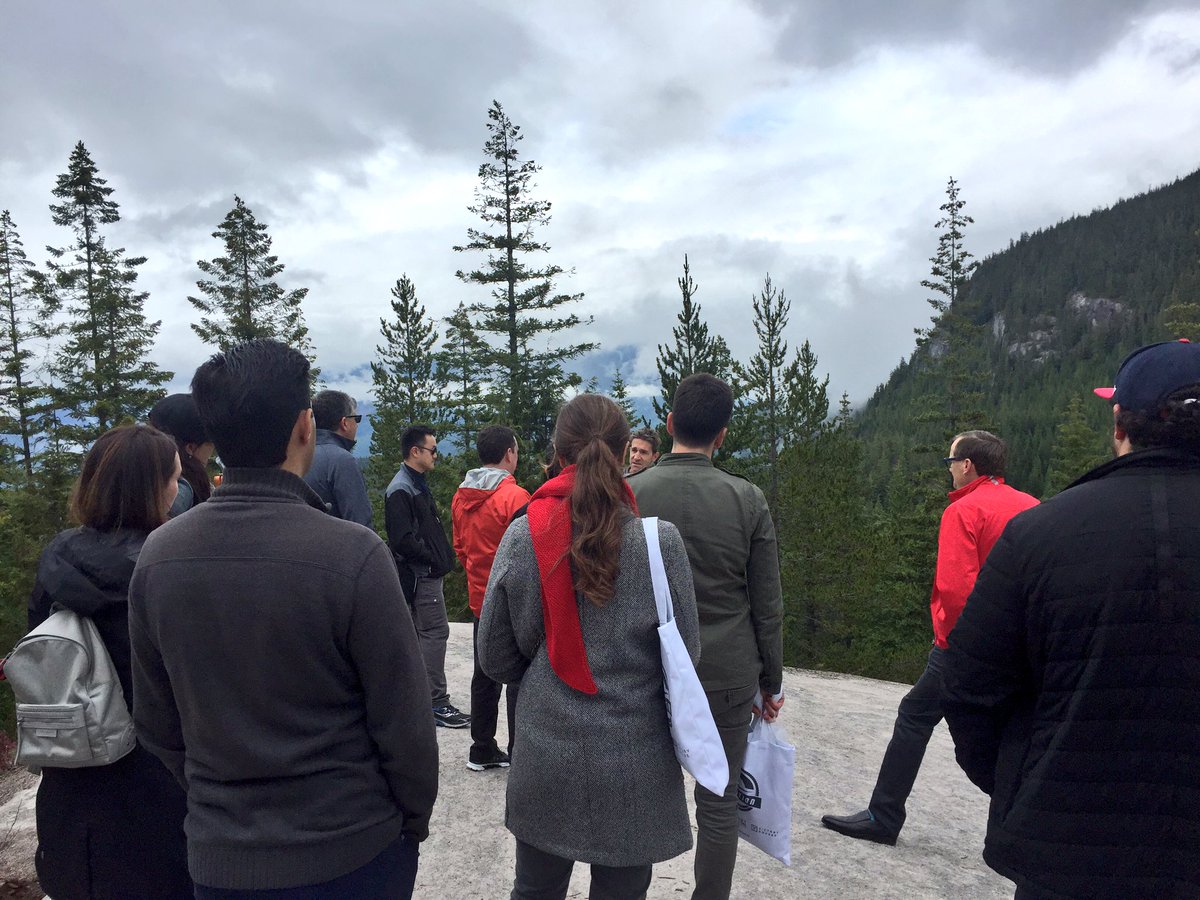 LaunchVC's tweet photo. Incredible view on our Traction Escape hike! #TractionConf @Launch_Academy @TractionConf_io @BoastCapital https://t.co/MPlsFckeiI