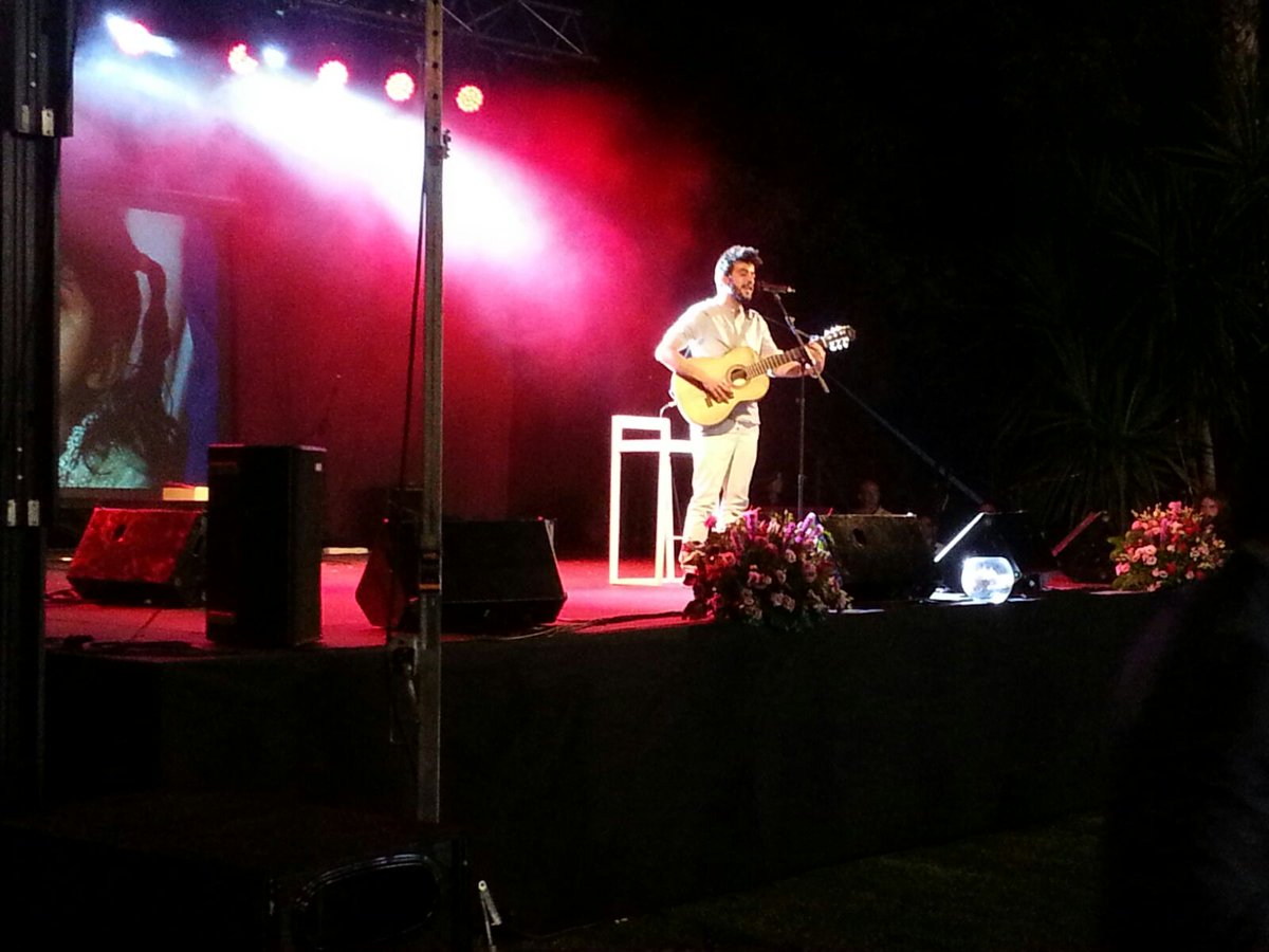 Preciosa voz la de <a href="/SalvaBeltran/">Salvador Beltrán</a>. Gracias por estar con nosotros esta noche en #XIFiestaEsperanza