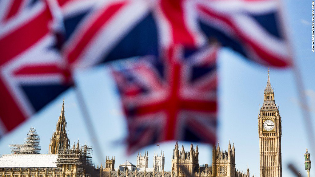 CNN's tweet photo. The #BrexitVote could have wide implications for the U.S. economy https://t.co/10hfkskQXs https://t.co/tZxwsp22ak