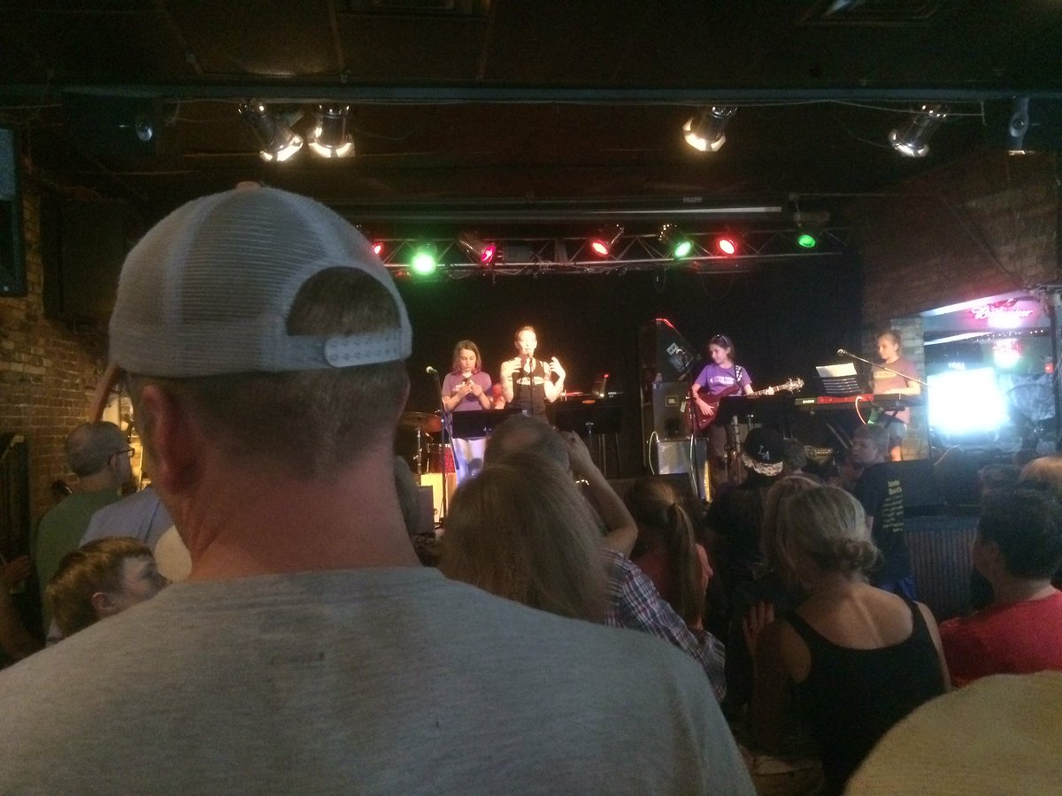 Twin Town Guitars tweet media