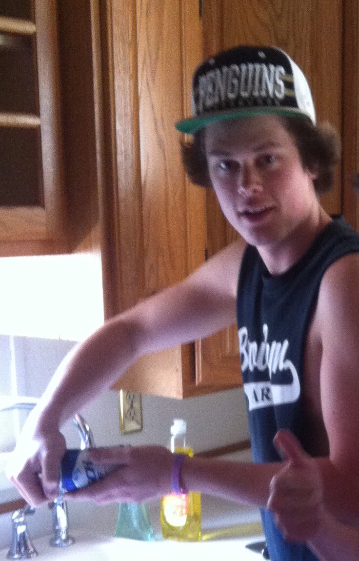 griffinrswanson's tweet photo. Why @LEDlN look like he was just drafted 1st overall in the #NHLDraft? https://t.co/psipGxPGt5