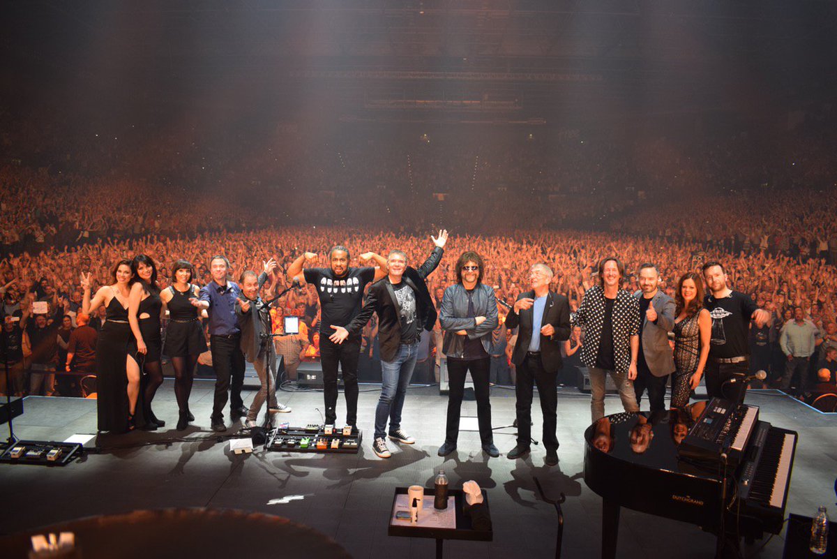 JeffLynnesELO's tweet photo. Thanks, Birmingham!
@BcardArena #JeffLynnesELO https://t.co/GIezfghv7P