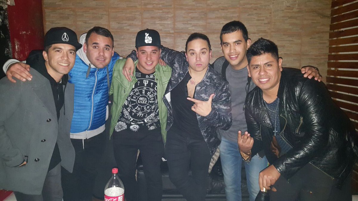pablogerez22's tweet photo. Foteli Anoche En el Terrible Acustico Intimo De Mi Amigo @sebamendozaok  @TattooBraa @CHARLYSERRANO https://t.co/ZaRGgQS2PS
